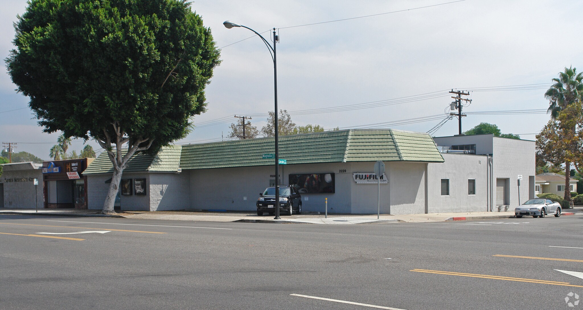 2220 W Magnolia Blvd, Burbank, CA for sale Primary Photo- Image 1 of 1