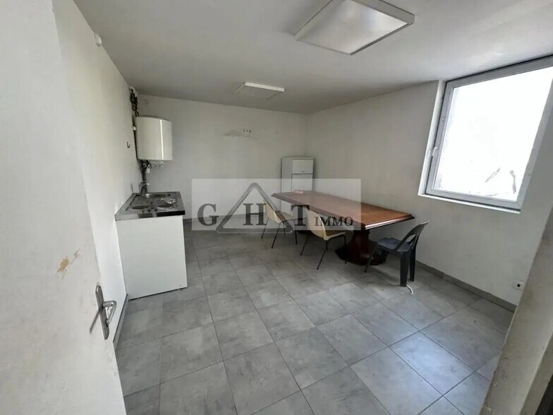 Industrial in Saint-Germain-lès-Arpajon for lease - Interior Photo - Image 3 of 8