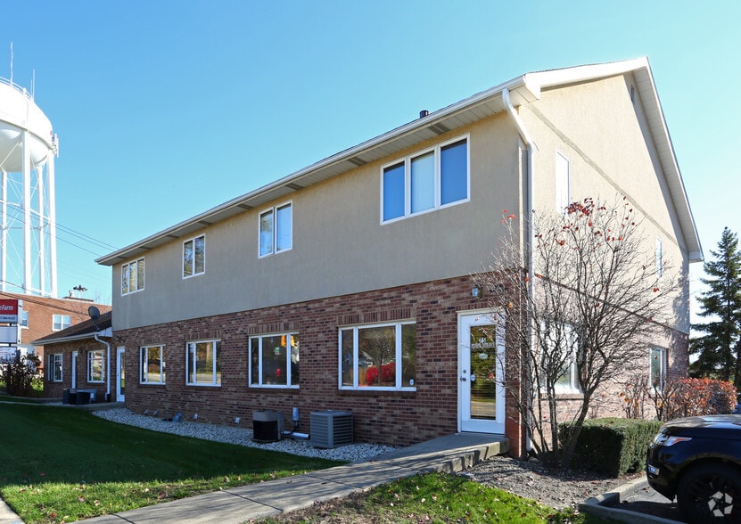 75 E Division St, Mundelein, IL for lease - Building Photo - Image 3 of 16