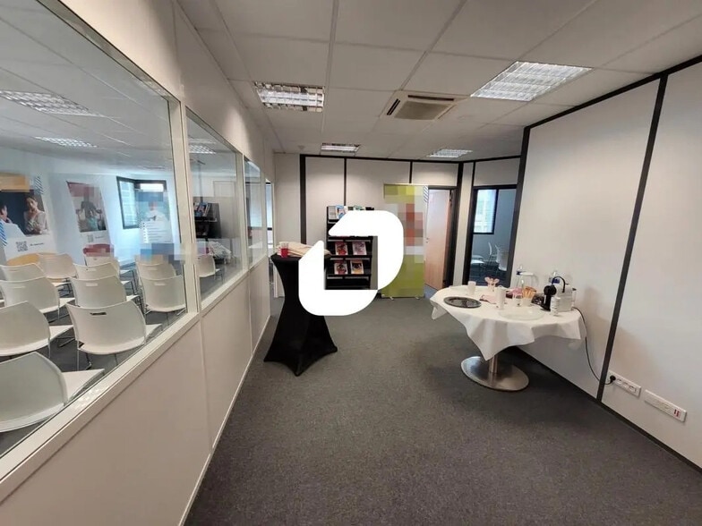 Office in Reims for lease - Building Photo - Image 1 of 7