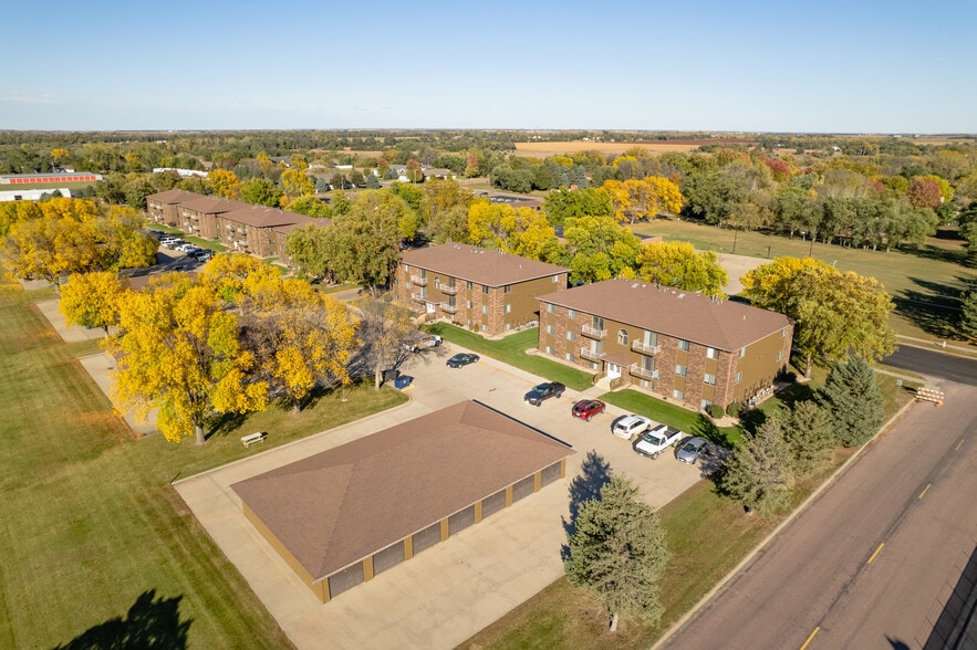 Mitchell (SD) 180-unit MF Portfolio portfolio of 3 properties for sale on LoopNet.com - Building Photo - Image 3 of 118