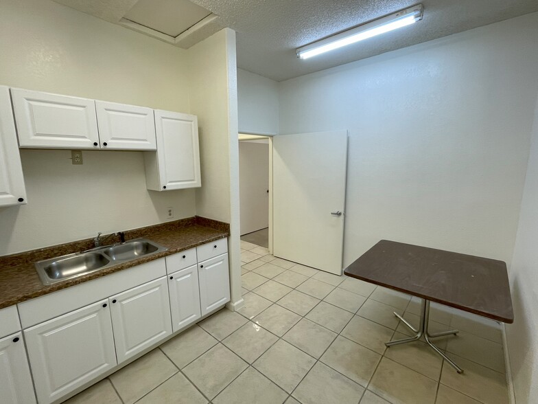 791 Plumas St, Yuba City, CA for lease - Interior Photo - Image 2 of 5