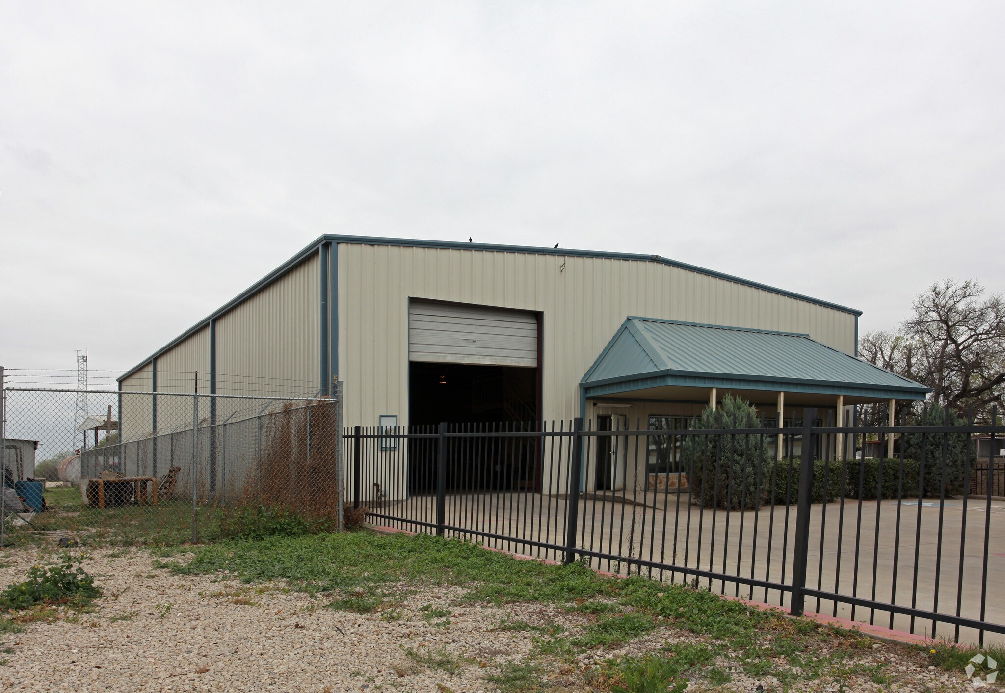 2206 Joe Field Rd, Dallas, TX for sale Primary Photo- Image 1 of 9