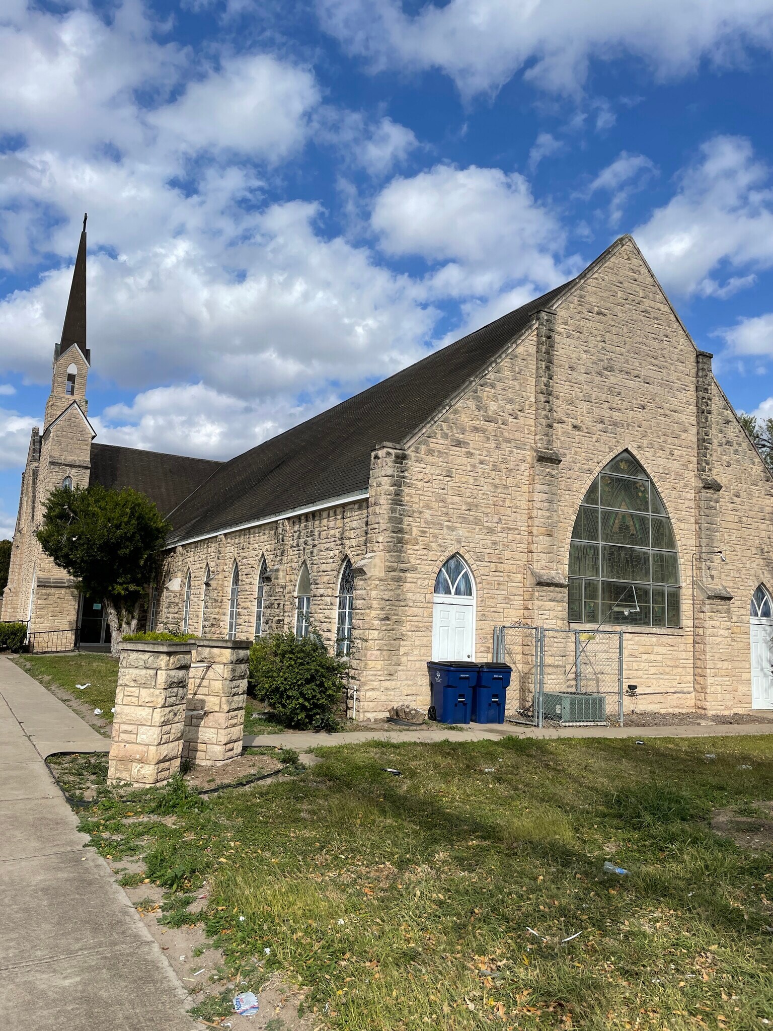 228 S Main St, Donna, TX 78537