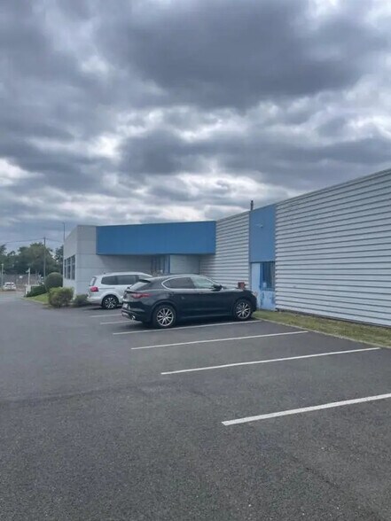 Flex in Fleury-Les-Aubrais for lease - Building Photo - Image 3 of 8