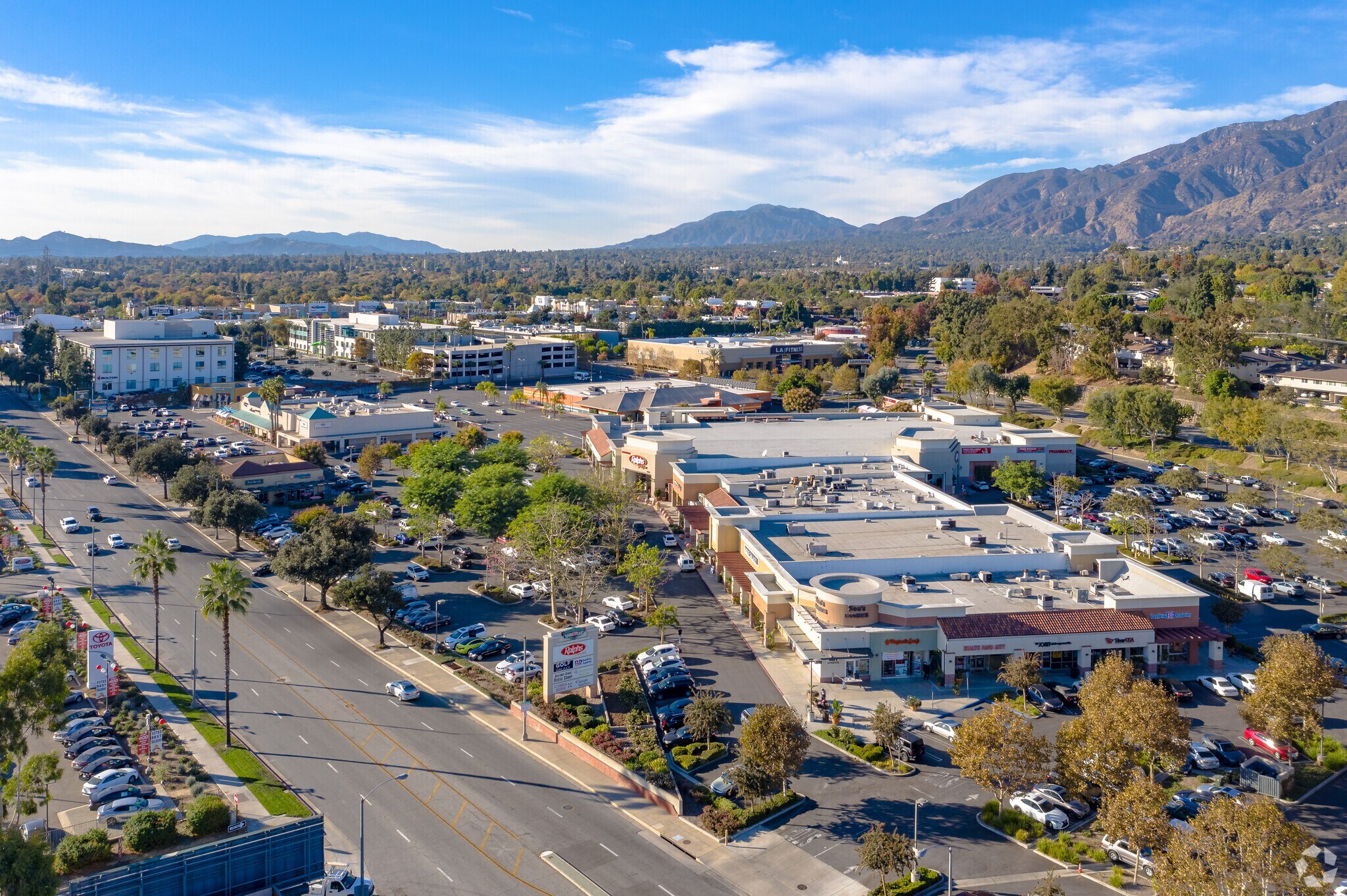 257325 N Rosemead Blvd, Pasadena, CA 91107 Foothill Rosemead Marketplace