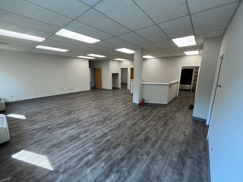 632 Montgomery Ave, Narberth, PA for lease - Interior Photo - Image 2 of 6