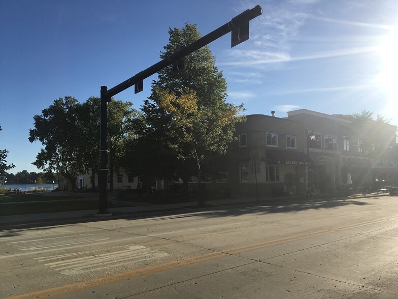 118 E Wisconsin Ave, Oconomowoc, WI for sale - Building Photo - Image 1 of 1