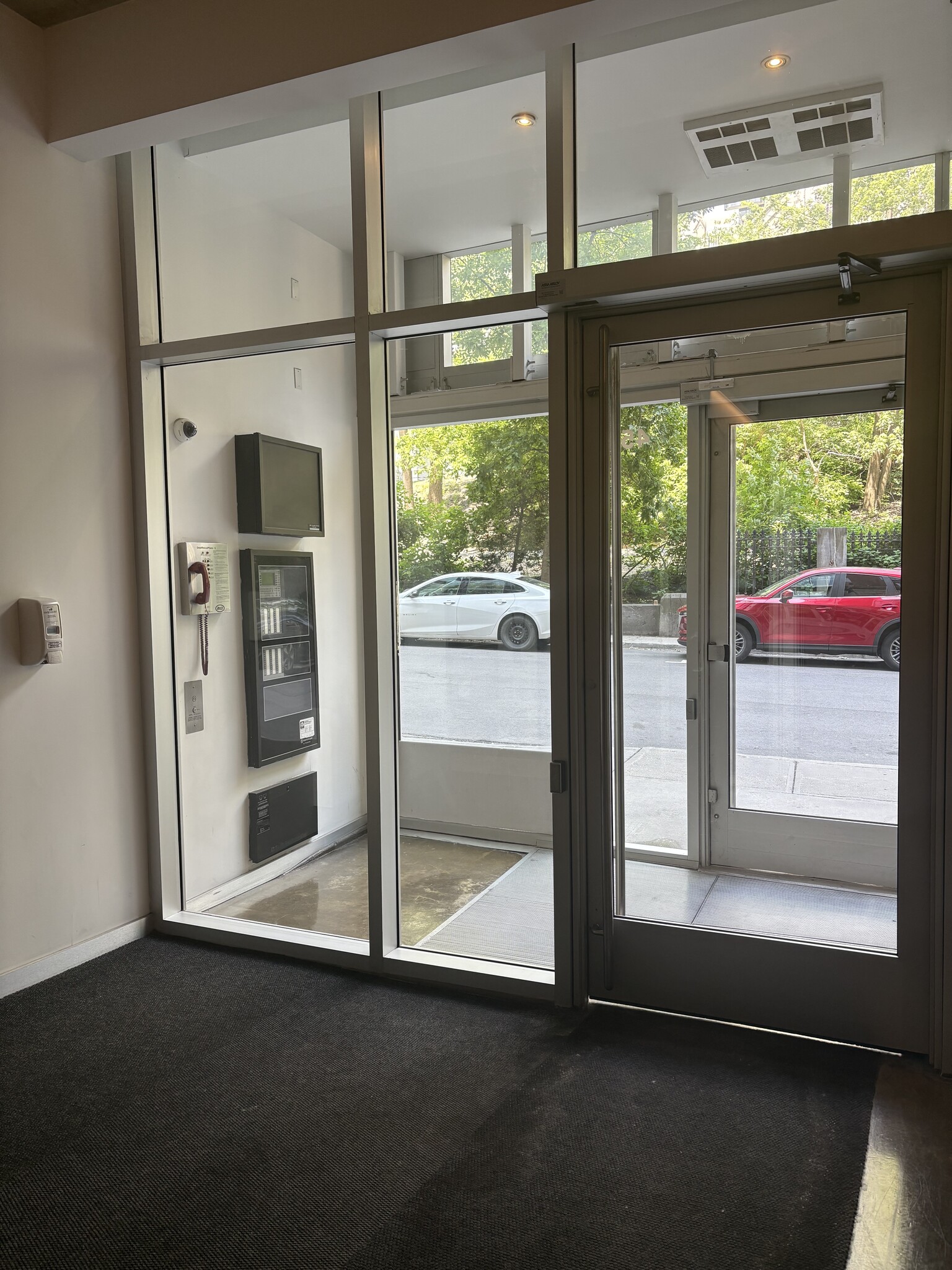 456-470 Rue De La Gauchetière O, Montréal, QC for lease Building Photo- Image 1 of 13