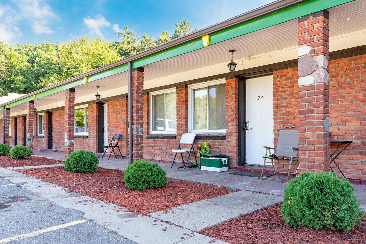 16200 Dixie Hwy, Davisburg, MI 48350 Parkway Efficiency Apartments