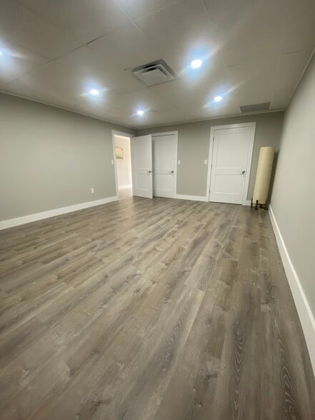 629 N Dixie Fwy, New Smyrna Beach, FL for lease - Interior Photo - Image 2 of 9