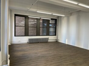 325 W 38th St, New York, NY for lease Building Photo- Image 2 of 5