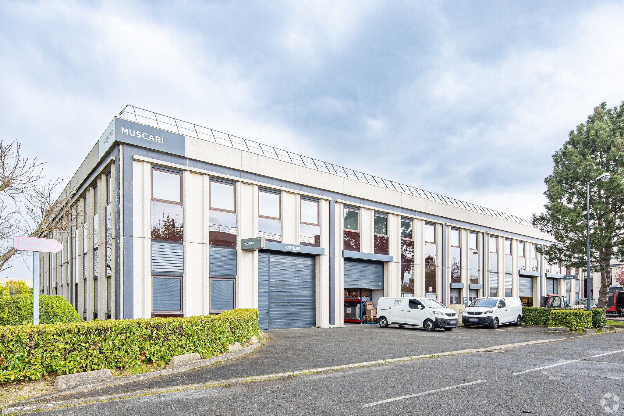 Flex in Villebon-sur-Yvette for lease Primary Photo- Image 1 of 3