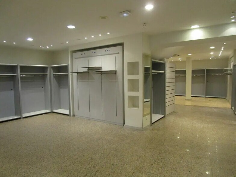 Retail in Chalon-sur-Saône for lease - Interior Photo - Image 2 of 3