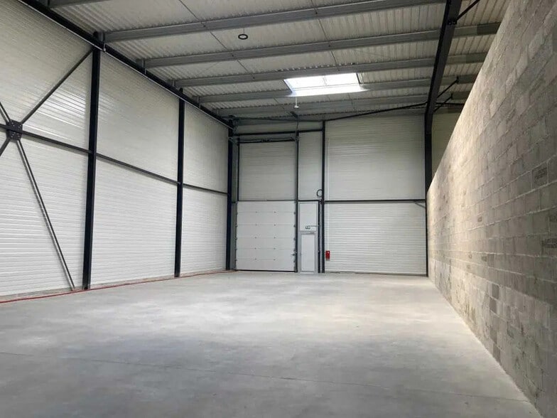 Avenue De La Plesse, Villebon-sur-Yvette for sale - Building Photo - Image 3 of 13