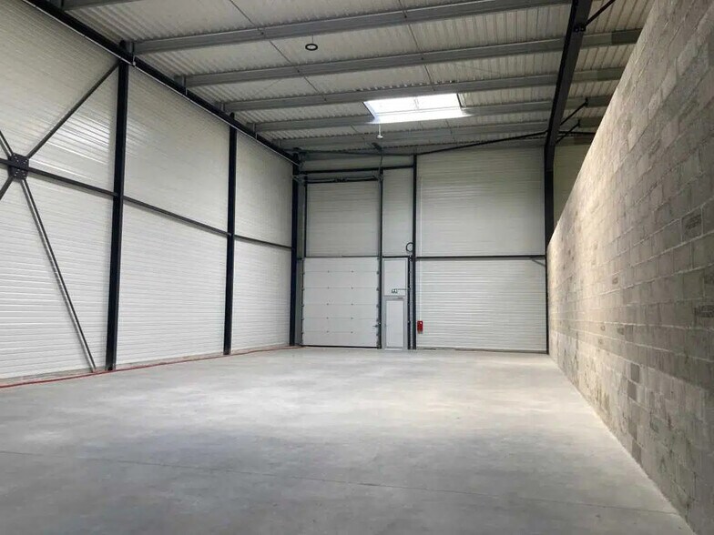 Flex in Villebon-sur-Yvette for sale - Building Photo - Image 3 of 13