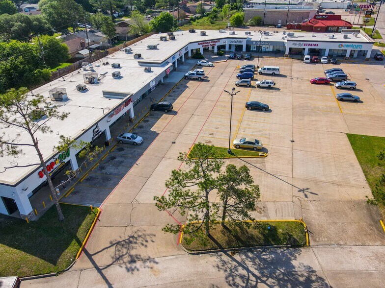 8102-8140 Antoine Dr, Houston, TX for lease - Building Photo - Image 1 of 4