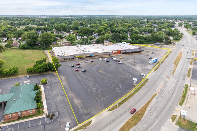 More details for 621-675 N University Blvd, Middletown, OH - Retail for Auction