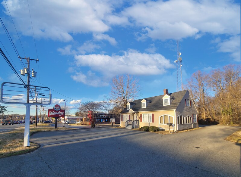 2727 Reynolda Rd, WinstonSalem, NC 27106