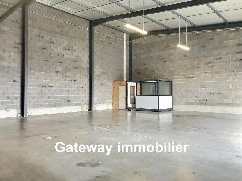 Industrial in Riom for lease - Building Photo - Image 2 of 6