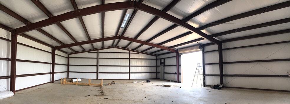 11647 Armetco Dr, Justin, TX for lease - Interior Photo - Image 2 of 4