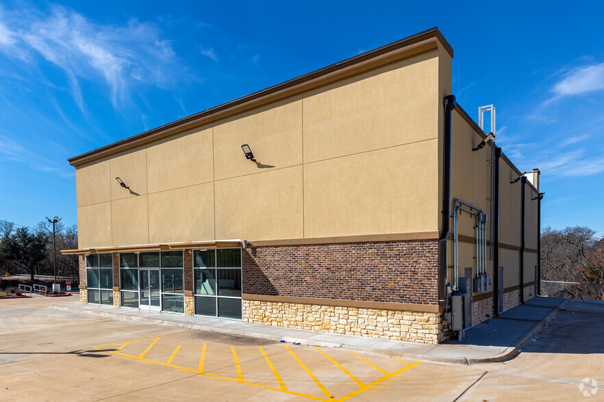 2531 W Ledbetter Dr, Dallas, TX for lease - Building Photo - Image 3 of 14