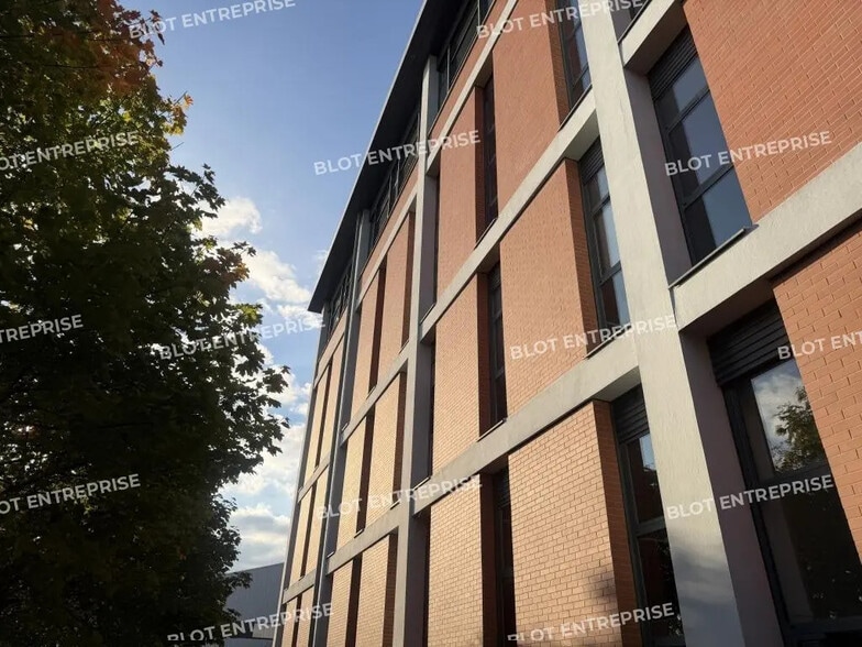 Office in Rennes for lease - Building Photo - Image 1 of 13