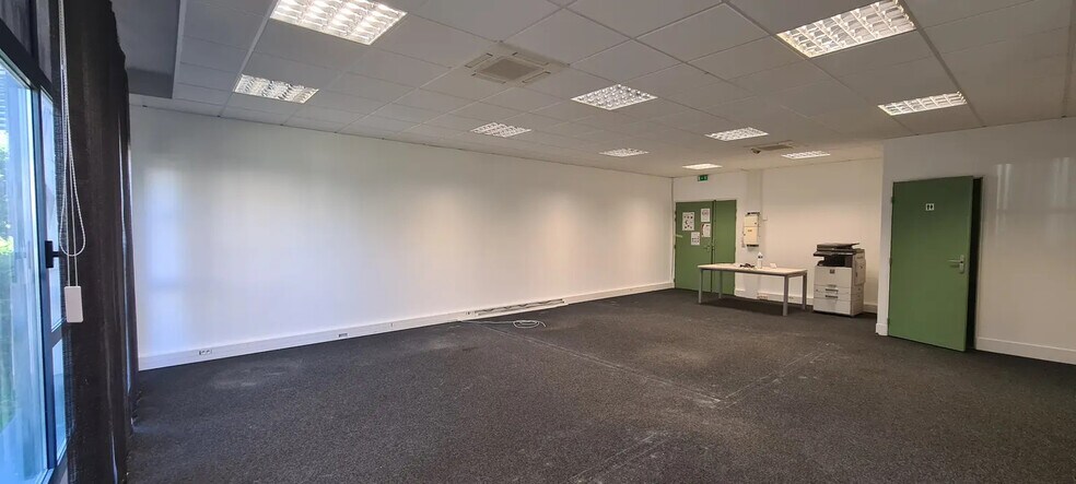 Office in Serris for lease - Interior Photo - Image 2 of 3