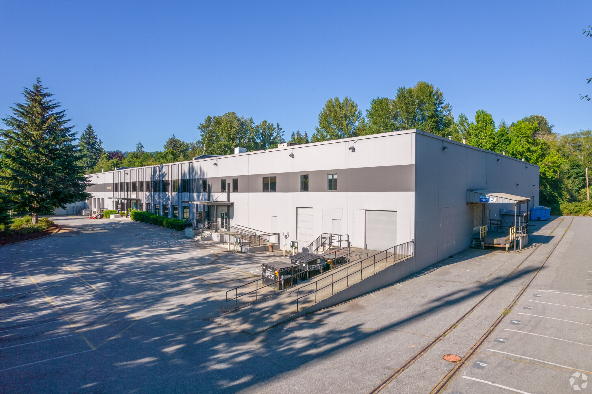 4084 McConnell Ct, Burnaby, BC for lease Primary Photo- Image 1 of 6