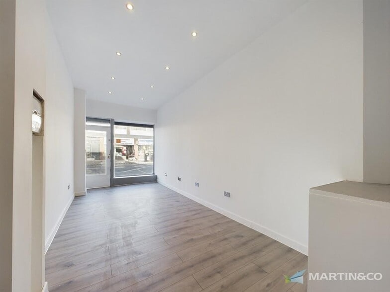 71-73 Waterloo Rd, Blackpool for lease - Building Photo - Image 3 of 6