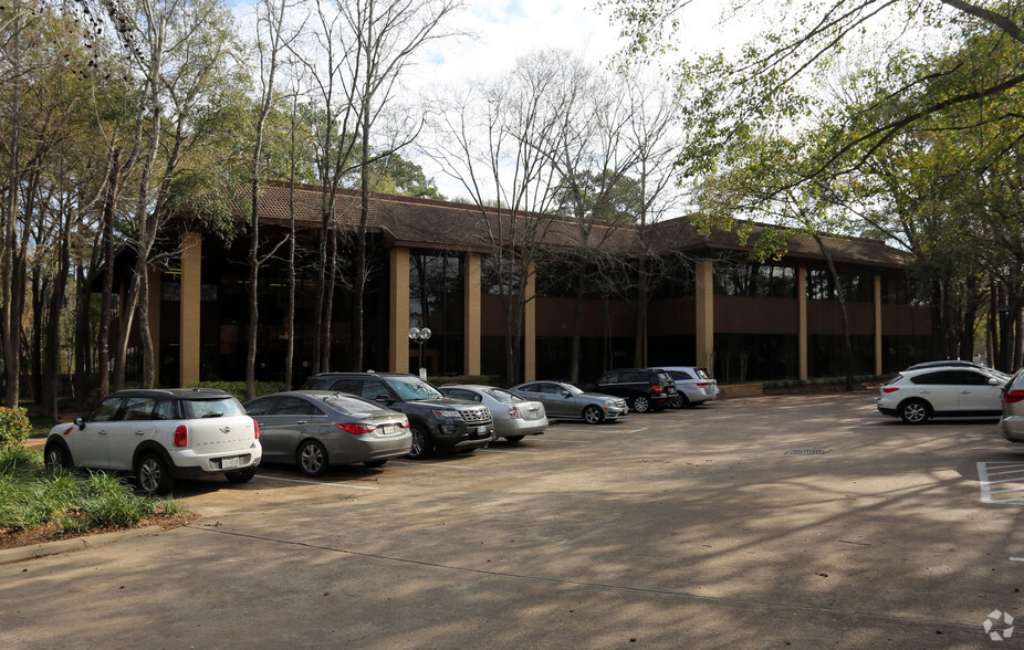 13810 Champion Forest Dr, Houston, TX for lease - Building Photo - Image 1 of 3