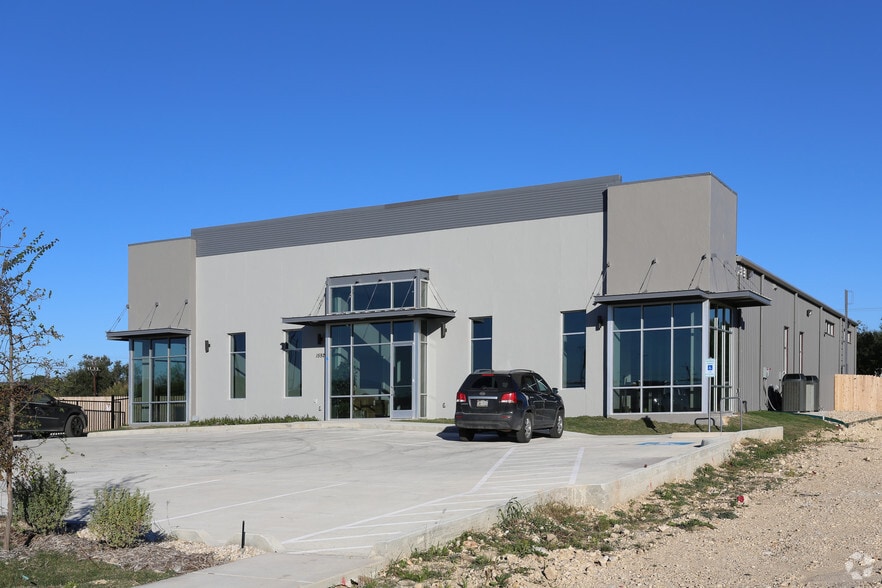 15926 University Oak, San Antonio, TX for lease - Building Photo - Image 3 of 9