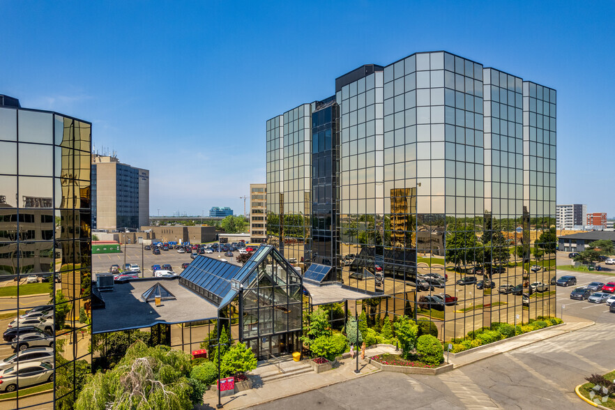 1 Av Holiday, Pointe-claire, QC for lease - Building Photo - Image 2 of 5