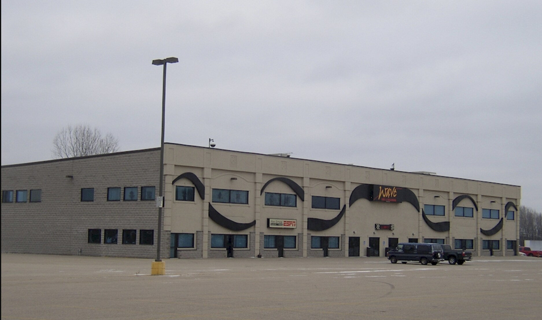 2350 N Casaloma Dr, Appleton, WI for sale Building Photo- Image 1 of 1