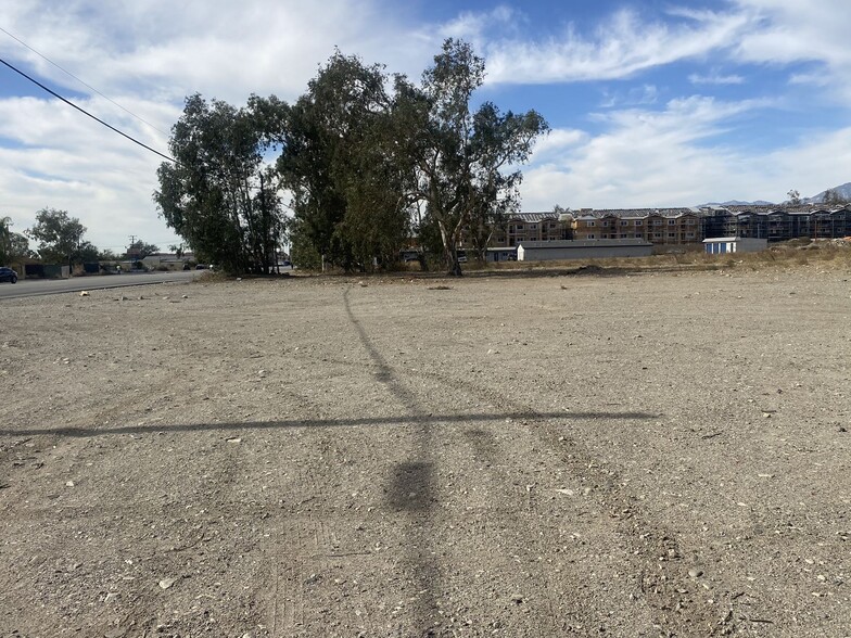 15294 Foothill Blvd, Fontana, CA for lease - Building Photo - Image 1 of 4