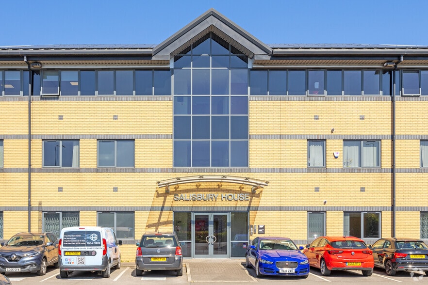 12 Saxon Way, Hessle for lease - Building Photo - Image 3 of 3