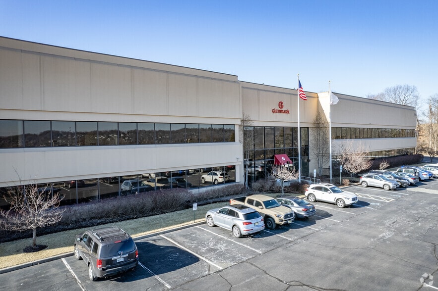 750 Corporate Dr, Mahwah, NJ for lease - Building Photo - Image 1 of 13