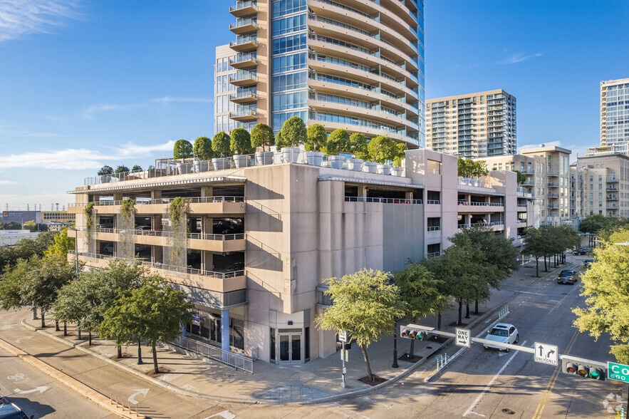 2211 N Houston St, Dallas, TX for lease - Building Photo - Image 1 of 7