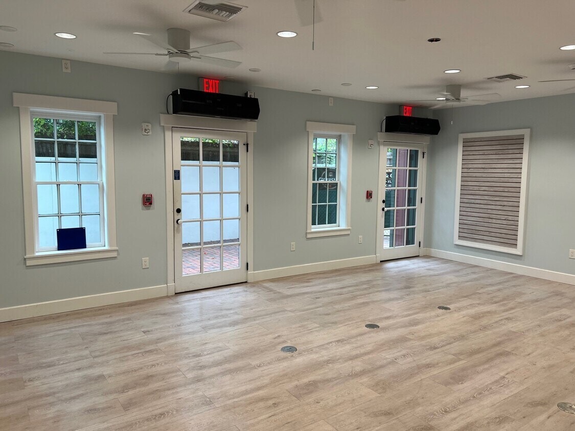 18 Saint George St, Saint Augustine, FL for lease Interior Photo- Image 1 of 3