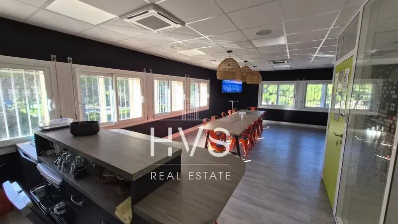 Office in Vitrolles for lease - Interior Photo - Image 2 of 9