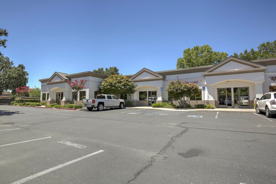 8861 Williamson Dr, Elk Grove, CA 95624