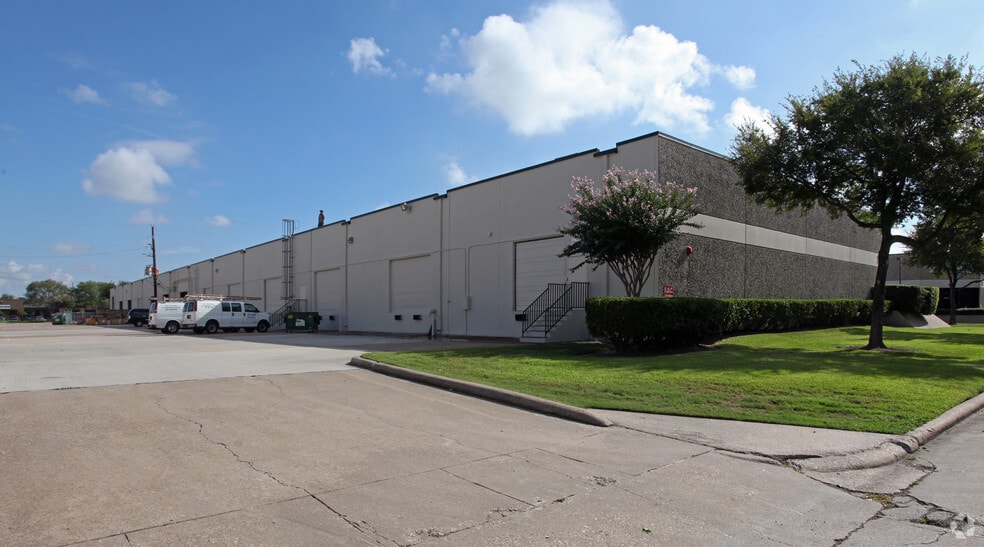 747 Kenrick Dr, Houston, TX for lease - Building Photo - Image 2 of 2