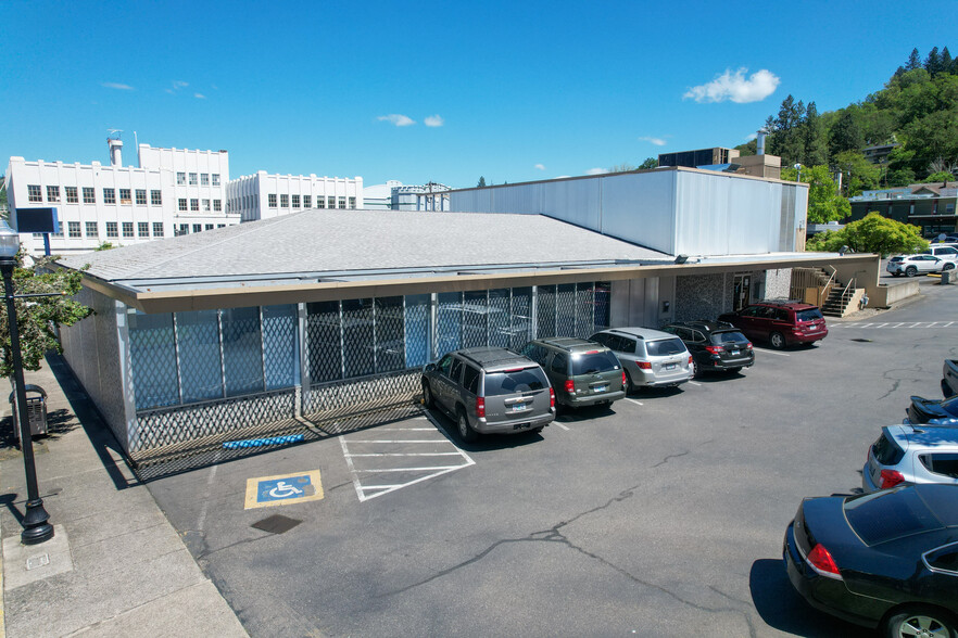 619 SE Main St, Roseburg, OR for sale - Building Photo - Image 3 of 45