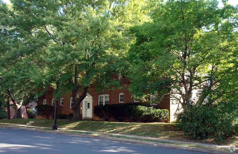 1217 N Kensington St, Arlington, VA for sale - Building Photo - Image 2 of 46