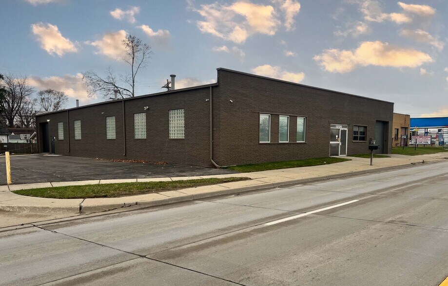13120 E Nine Mile Rd, Warren, MI for sale - Building Photo - Image 1 of 1