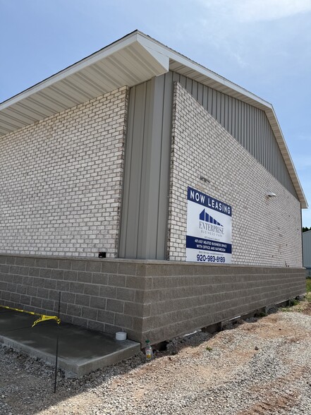 1405 Enterprise Dr, De Pere, WI for lease - Building Photo - Image 2 of 7