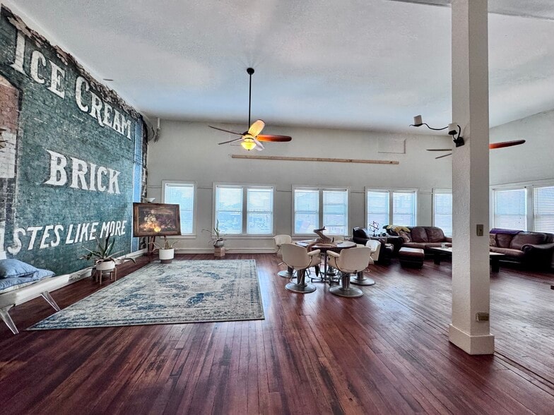 2 W Side Sq, Macomb, IL for sale - Building Photo - Image 2 of 18