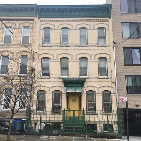 330 Bleecker St, New York, NY for sale - Primary Photo - Image 1 of 1