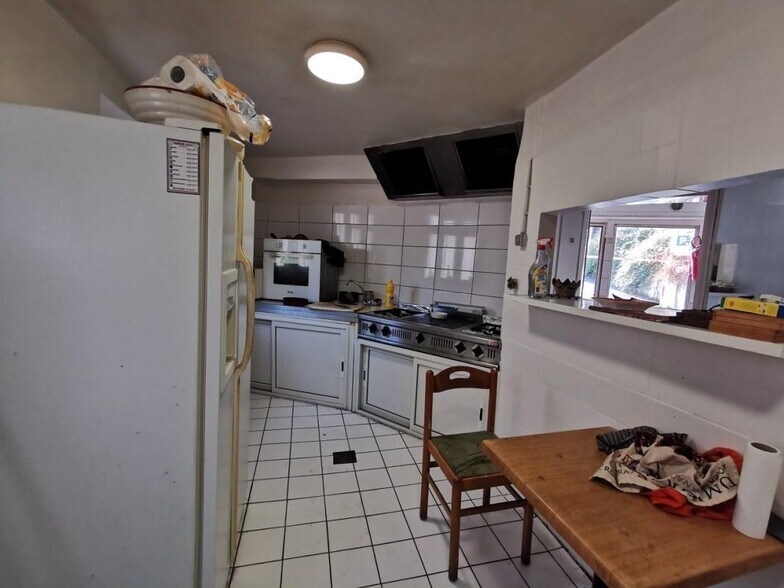 Retail in Cannes for lease - Building Photo - Image 3 of 14