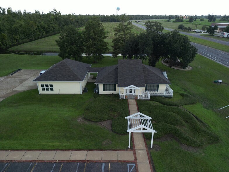 669 Belle Terre Blvd, La Place, LA for lease - Building Photo - Image 1 of 23